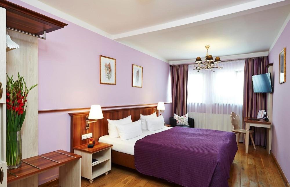 Elch Boutique Hotel 3*